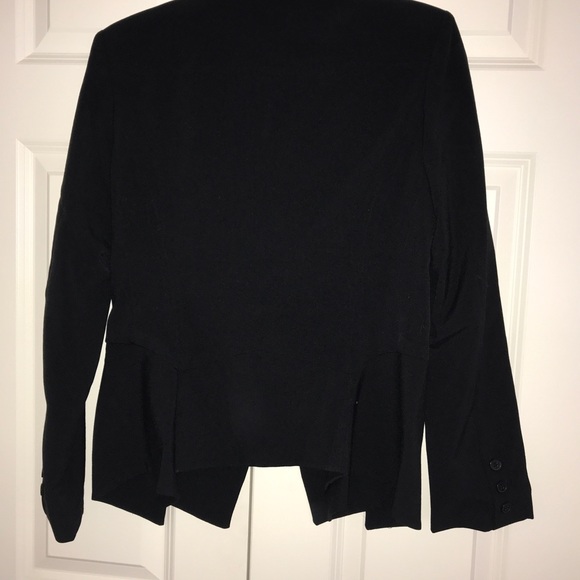 Black blazer-super cute detail. - Picture 6 of 7